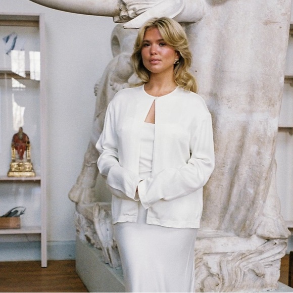 DJERF AVENUE- Dream Cardigan in Cloud - Picture 2 of 5